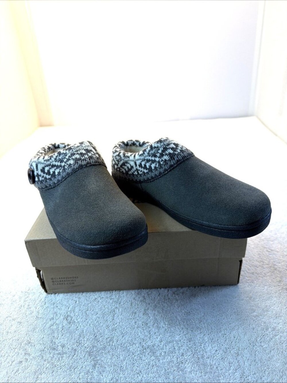 Clarks Nikki Slipper Gray Suede Sweater Trim Cushioned Women SZ 10 New in Box